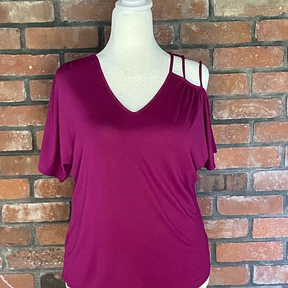 Elegant Fuchsia Cold Shoulder Top Sz M